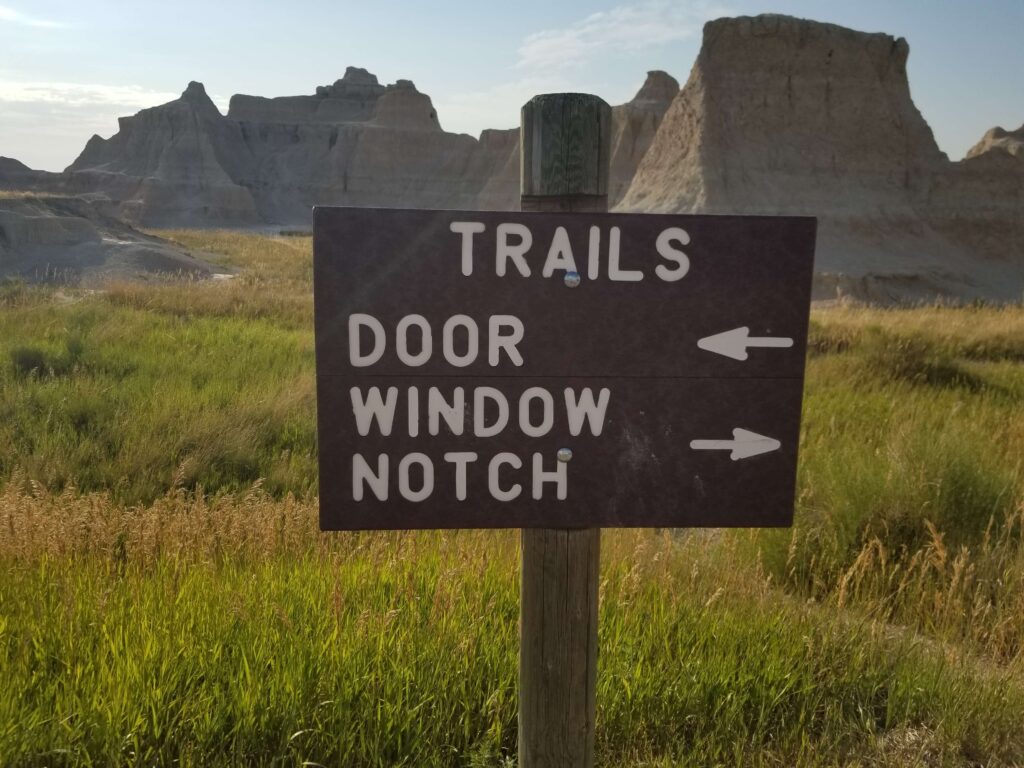 Trailhead to Window and Notch Trail